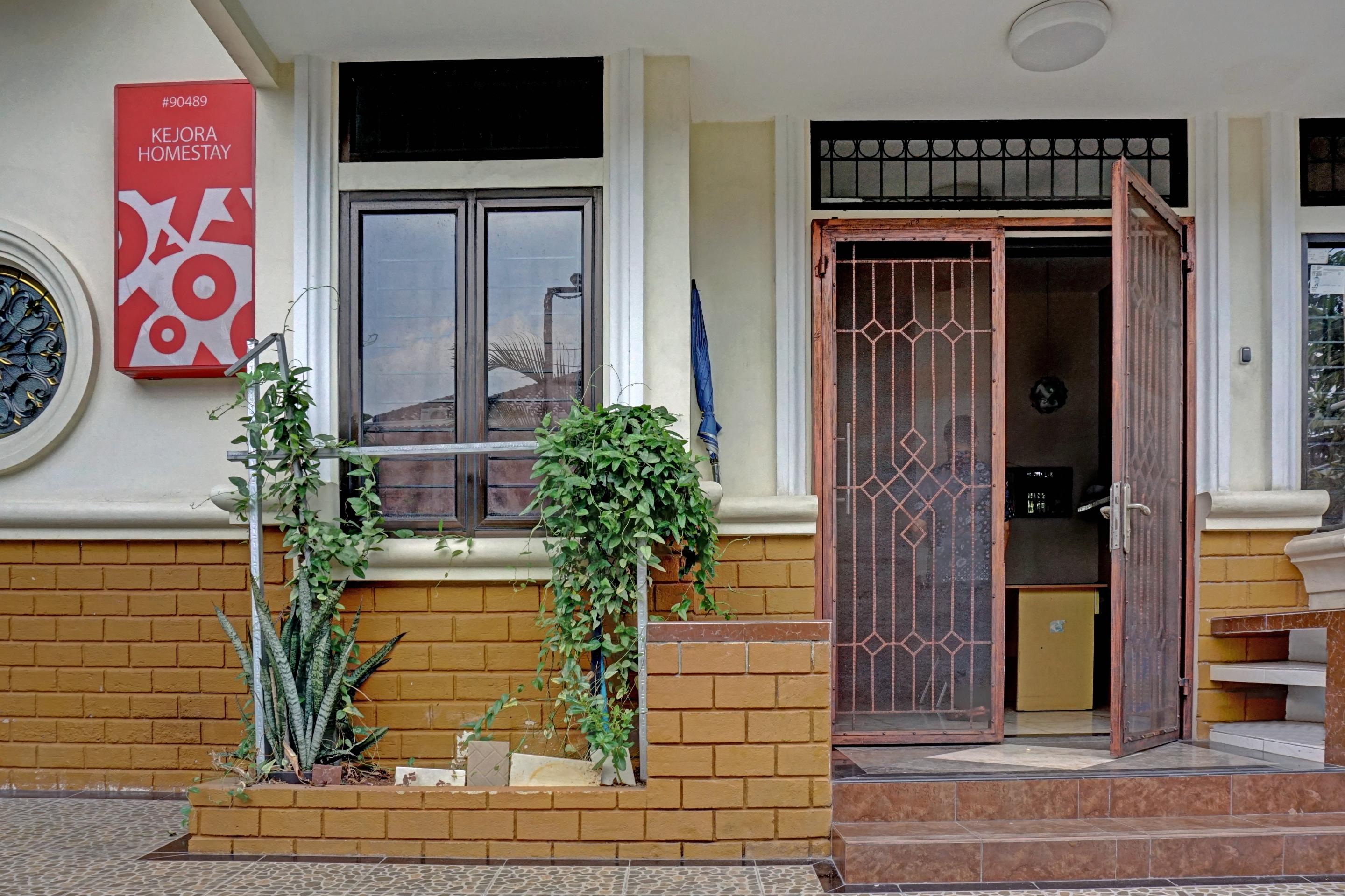 Oyo 90489 Kejora Homestay Jakarta Exterior foto